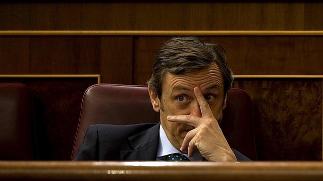 El PP insinúa que el tramo del accidente de Santiago «se abrió para acabarlo antes y cortar una cinta»