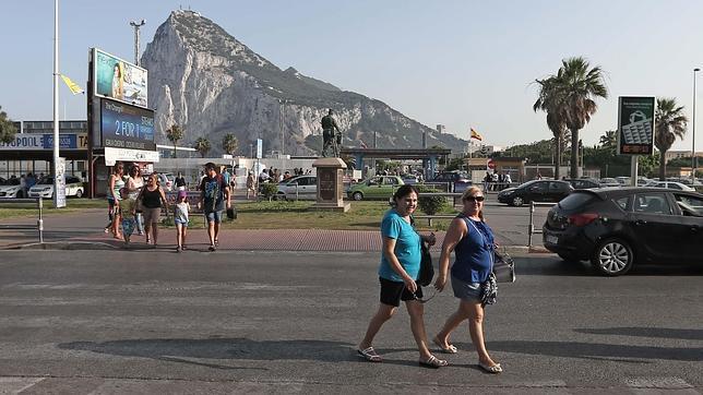 Vista del Peñón de Gibraltar, emblema geográfico de esta colonia británica de 29.000 habitantes y 21.000 sociedades