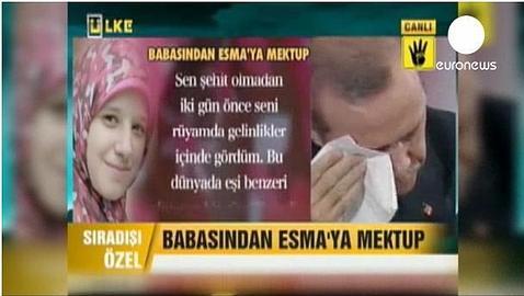 Erdogan llora al escuchar una carta dedicada a la hija fallecida de un líder de los Hermanos Musulmanes