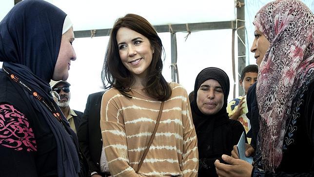 Tensa visita de Mary de Dinamarca a un campo de refugiados en Jordania