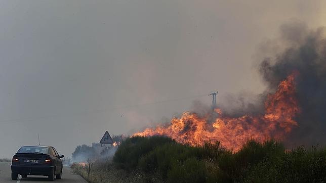 Vuelven a sus casas los vecinos de Villardiegua (Zamora) desalojados por el fuego