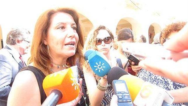 La delegada del Gobierno en Andalucía: «Picardo no puede decidir cuándo faenar»