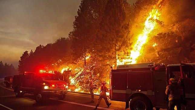 El incendio de California sigue avanzando sin control sobre el Parque Yosemite