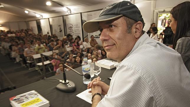 Federico Moccia busca pueblo español como escenario de su próxima novela