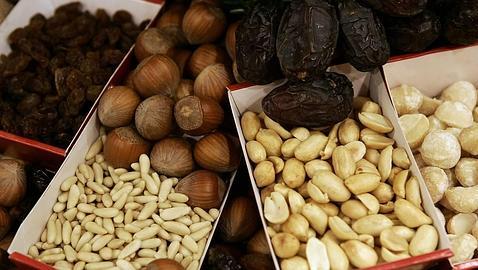 Alertan sobre el peligro de dar frutos secos a niños menores de siete años