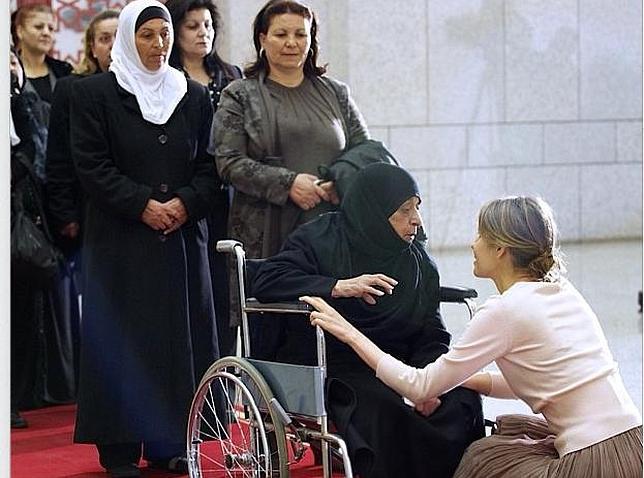 Asma al Assad asoma el rostro