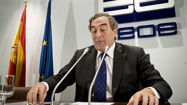 CEOE acoge con «entusiasmo» la reducción de los contratos y UGT lo ve «un regalo a los empresarios»