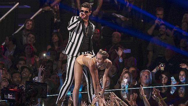 Del ridículo Miley Cyrus al de Britney Spears en los VMA... las actuaciones más vergonzosas