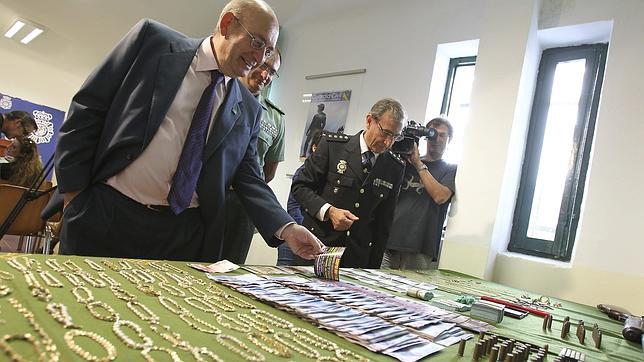 Detienen a un grupo familiar por once timos con la estampita y el tocomocho