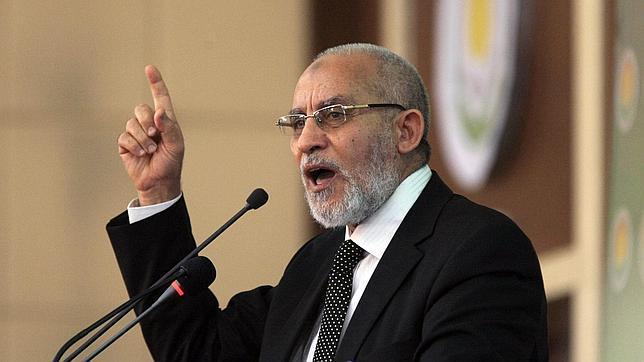 El líder de los Hermanos Musulmanes, Mohamed Badía, sufre un ataque al corazón en prisión