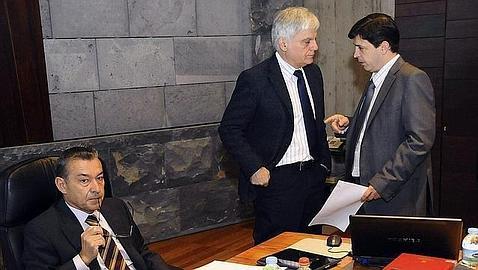 Soria recomienda disciplina fiscal y el Gobierno de Canarias pide endeudarse