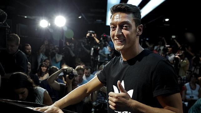 Ozil, en su presentación como nueva imagen de Adidas
