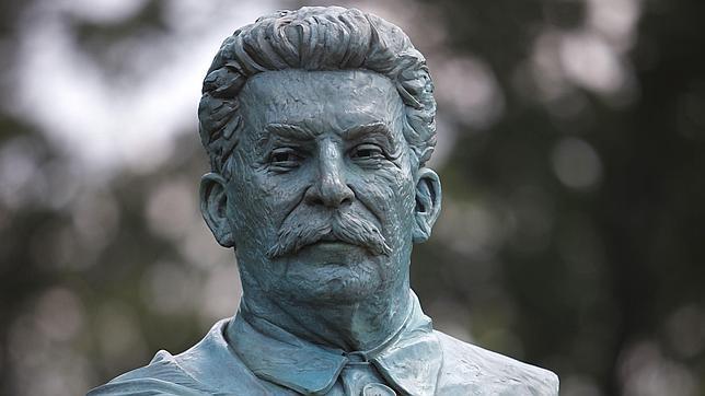 Nostálgicos del genocida Josif Stalin le erigen otra estatua en Georgia