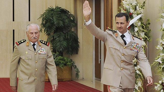 La oposición siria anuncia la deserción del exministro de Defensa de Al Assad