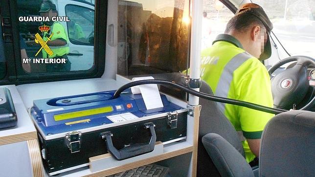 Detienen a un taxista que quintuplicaba la tasa de alcohol permitida