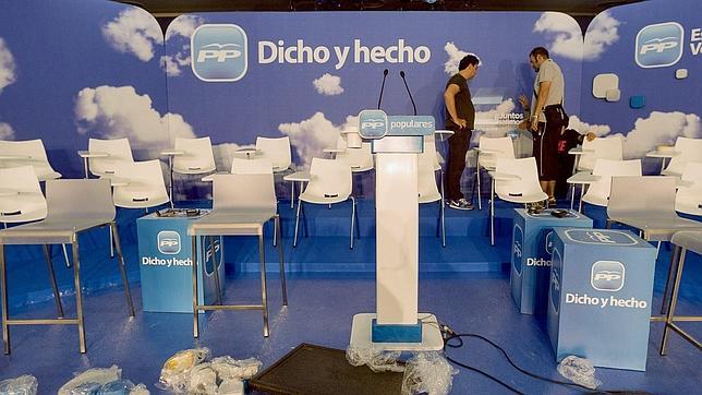 Sáenz de Santamaría pide actuar «con transparencia» en la gestión de los partidos