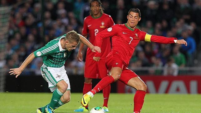 La afición de Irlanda del Norte provoca a Cristiano Ronaldo: «No eres más que un Gareth Bale barato»