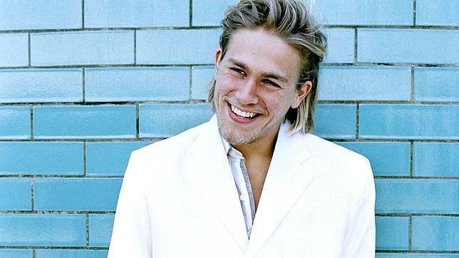 «50 Sombras de Grey»: Charlie Hunnam alardea de «química real» con Dakota Johnson