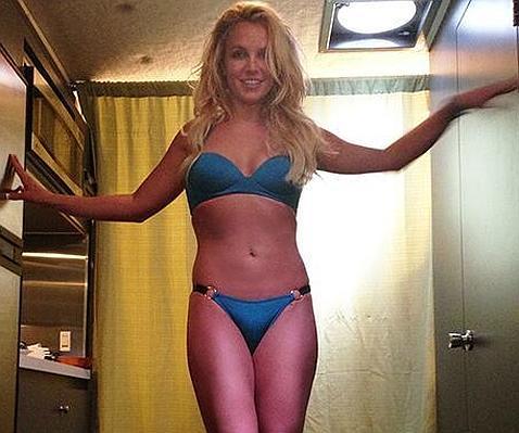 Britney Spears regresa con un videoclip muy subido de tono