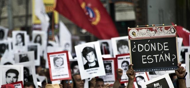 Miles de chilenos exigen verdad y justicia 40 años después del golpe