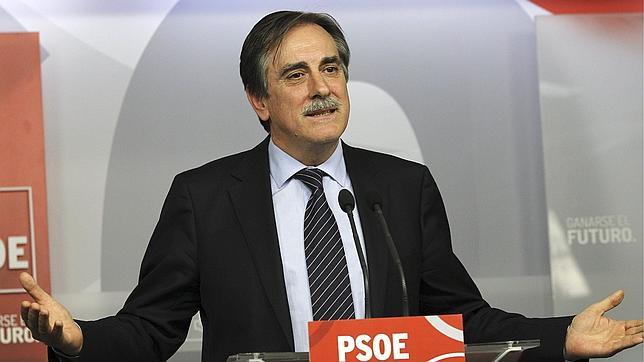 El PSOE compara la euforia económica de Montoro con el batacazo de Madrid 2020