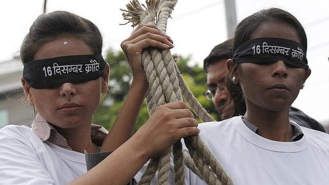 La fiscalía pide pena de muerte para los violadores y asesinos de la estudiante de Nueva Delhi