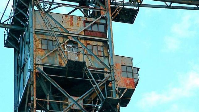 Construyen un hotel en una grúa a 50 metros de altura