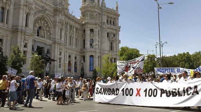 El TSJM vuelve a suspender cautelarmente la externalización de los hospitales