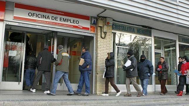 La crisis se ceba con los hogares jóvenes, de bajo nivel formativo y con extranjeros