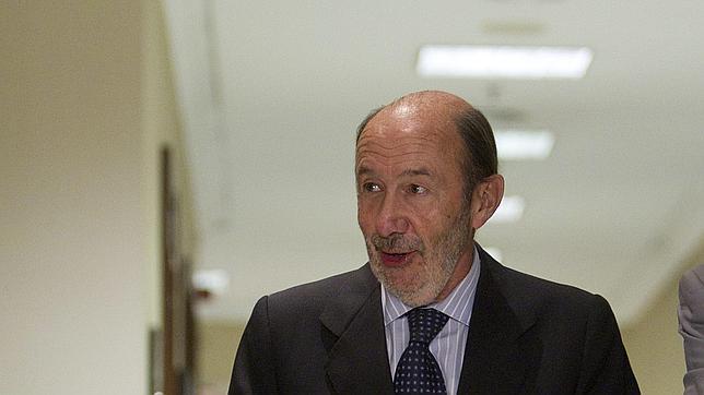 El PSOE se precipita hacia la contradicción