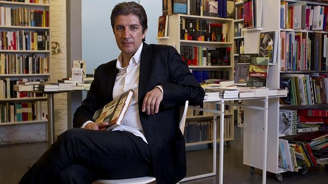 Efraín Bernal (en la imagen) se pone al frente de una galería sin sede fija