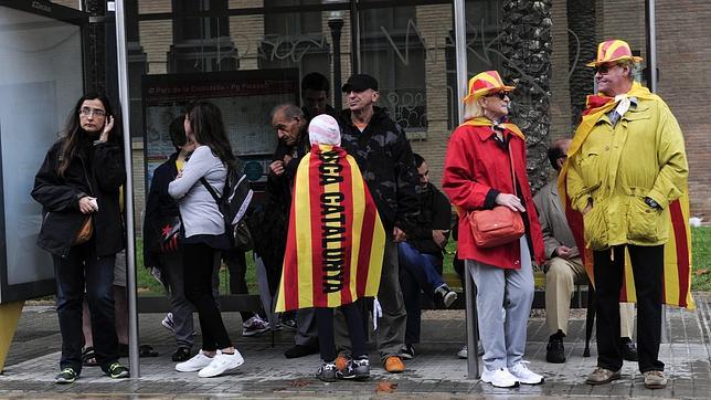 El Gobierno dice que escucha a todos los españoles, incluidas las «mayorías silenciosas» que «se quedan en casa»