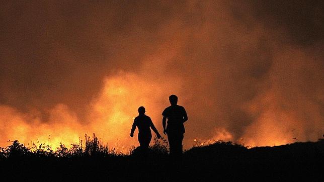 Declarados sendos incendios en Muxía y Brión, que superan las 20 hectáreas
