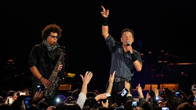 Bruce Springsteen canta a Víctor Jara y a las víctimas de Pinochet en Chile