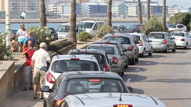 Trabajadores del Peñón pedirán la mediación del Papa para acabar con las colas