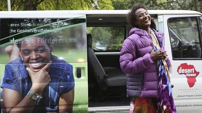 La exmodelo Waris Dirie inaugura la primera clínica de Europa para las víctimas de mutilación genital