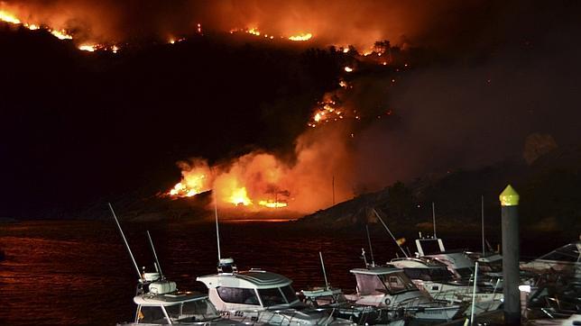 Controlado el incendio que calcina 2.200 hectáreas en el corazón del Monte Pindo