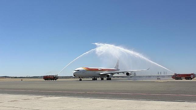Expedientados 5 controladores por dedicar una canción a un piloto que se jubilaba