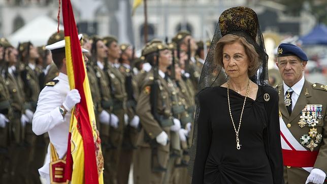 La Reina elogia el «compromiso inquebrantable» de Cádiz con España