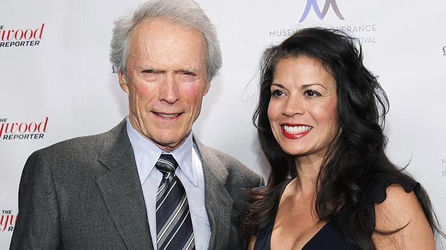 Clint Eastwood y Dina protagonizan un peculiar intercambio de exparejas