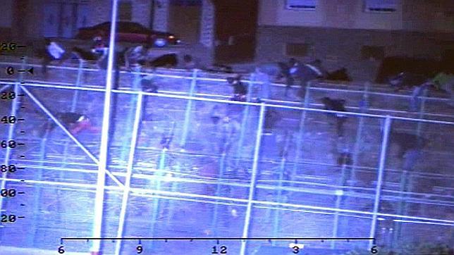 El Gobierno toma medidas de refuerzo policial en las fronteras de Ceuta y Melilla