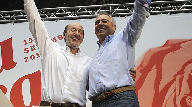 La reforma «federal» de Rubalcaba y la tensión territorial agrietan el PSOE