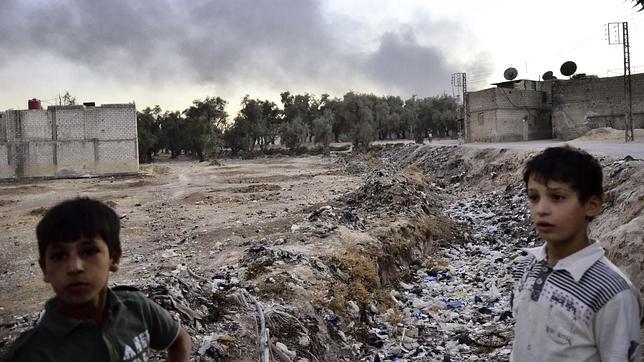 Decenas de miles de sirios, atrapados sin comida ni agua en la frontera con Jordania