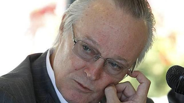 Josep Piqué, en observación tras ser ingresado por una hemorragia cerebral leve