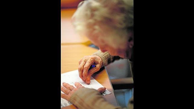 Piden aumentar diez veces la inversión en investigación para el alzheimer