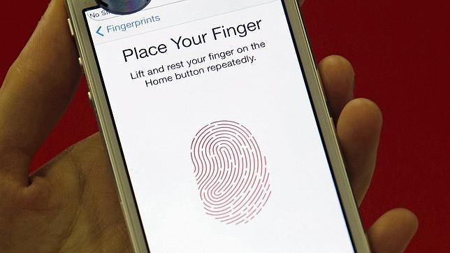 Ofrecen recompensa a quien logre «hackear» el sensor dactilar del iPhone 5S