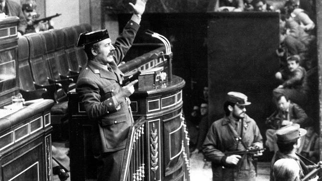 La búsqueda de los tiros de Tejero en el Congreso