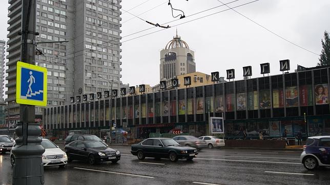 En la casa del libro, además de hojear sus ejemplares su puede tomar un café
