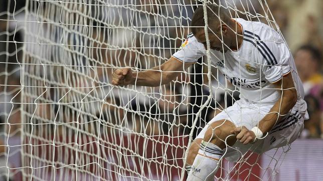 Benzema desespera al Bernabéu