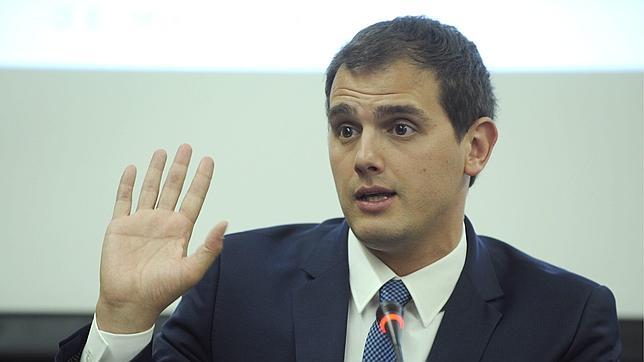 Albert Rivera: «Al PSOE le tiemblan las piernas con el independentismo»